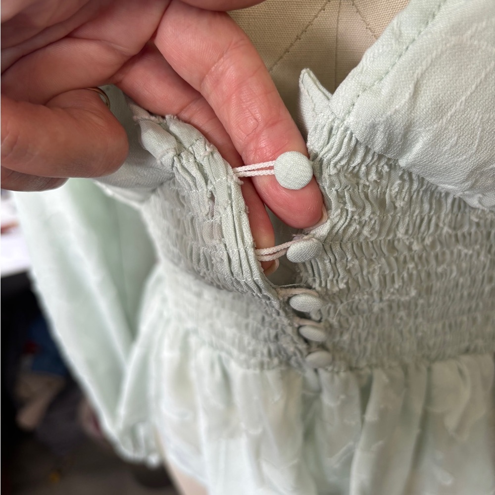 Lulu's Soft Mint Green Sheer Floral Blouse size Large - Picture 4 of 7